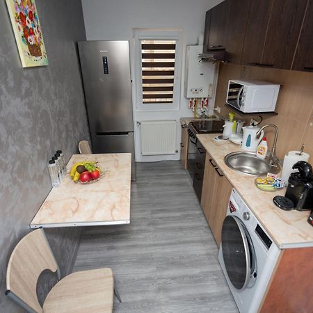 Hotel Studio Titan Bukares Bagian luar foto