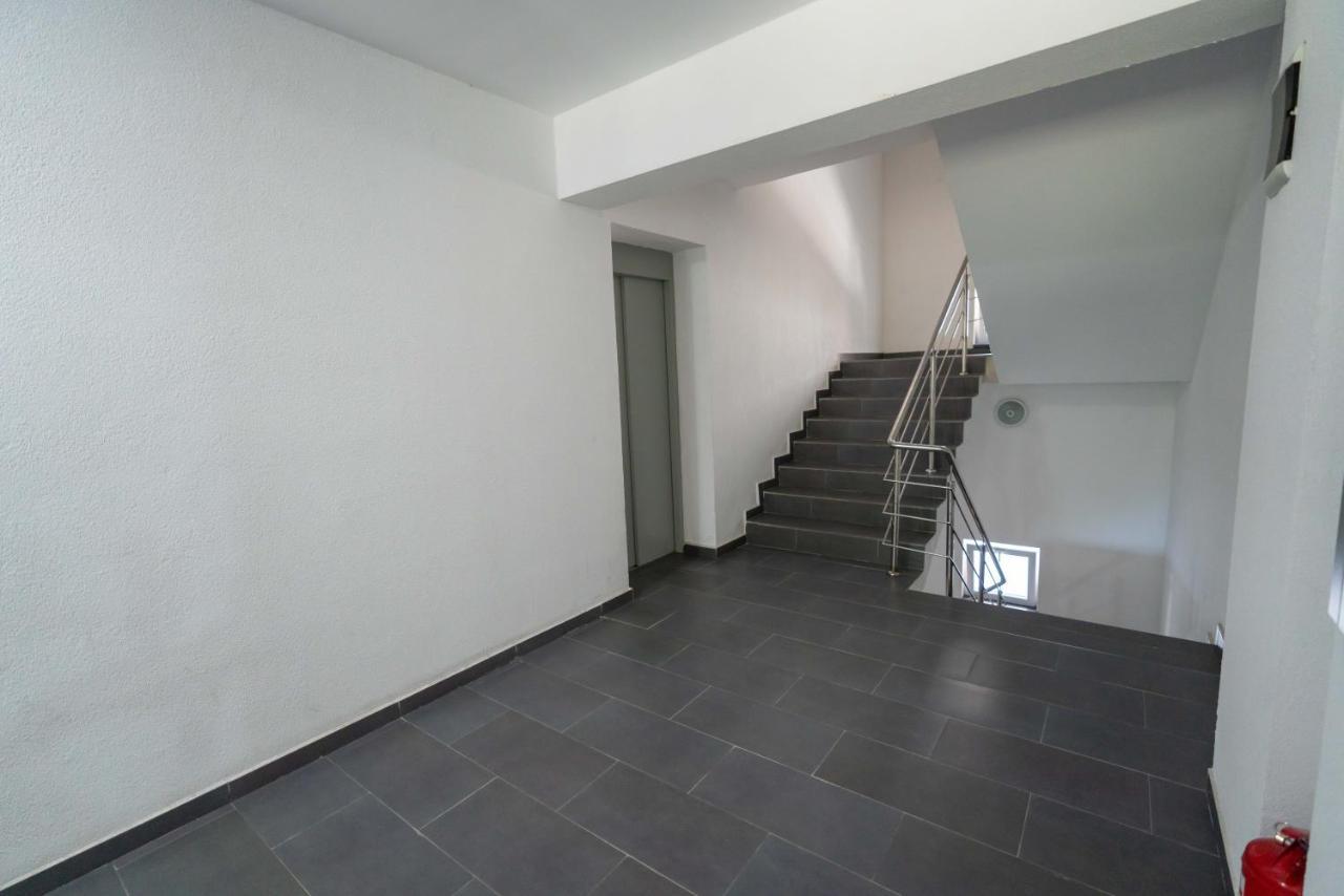 Hotel Studio Titan Bukares Bagian luar foto