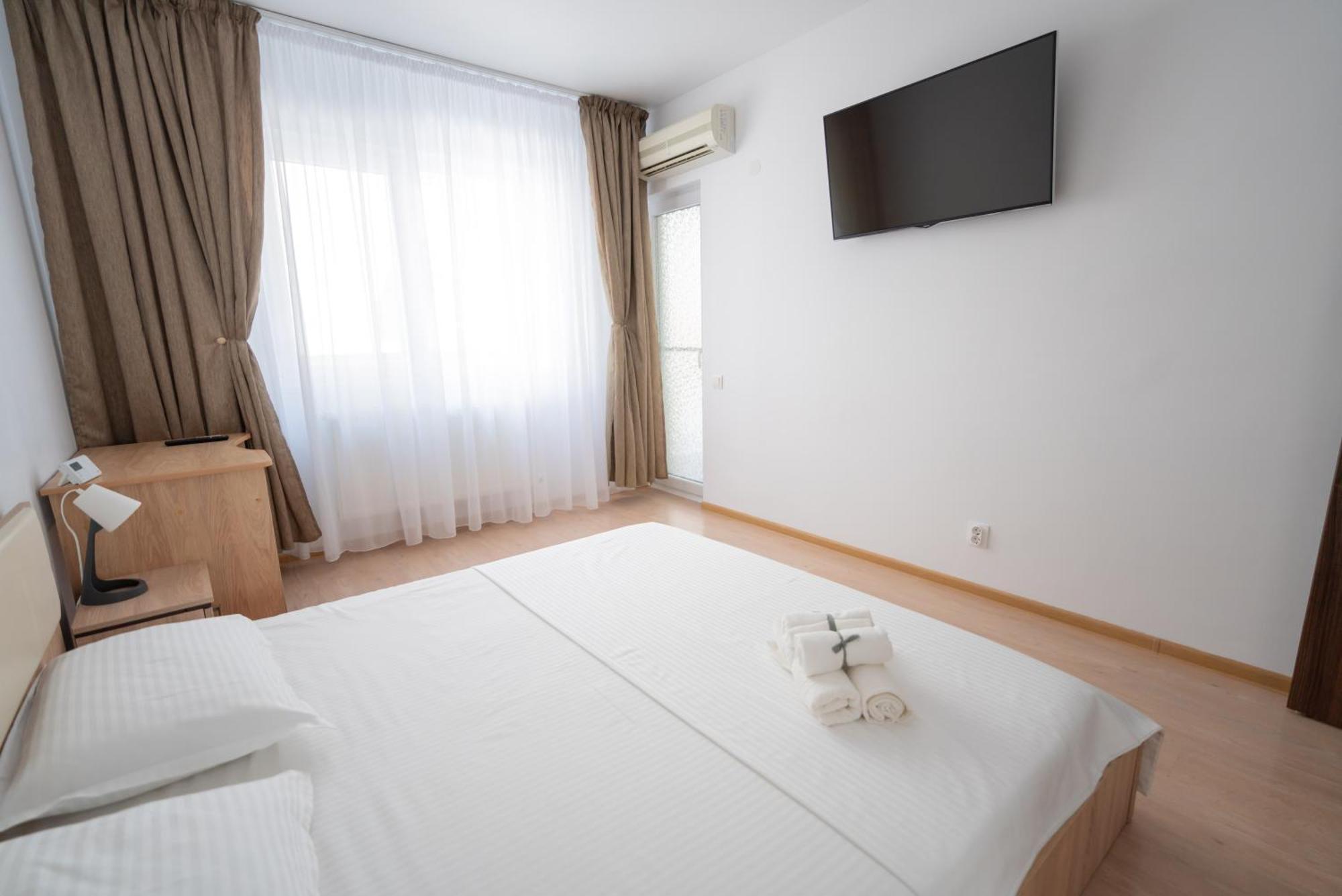Hotel Studio Titan Bukares Bagian luar foto