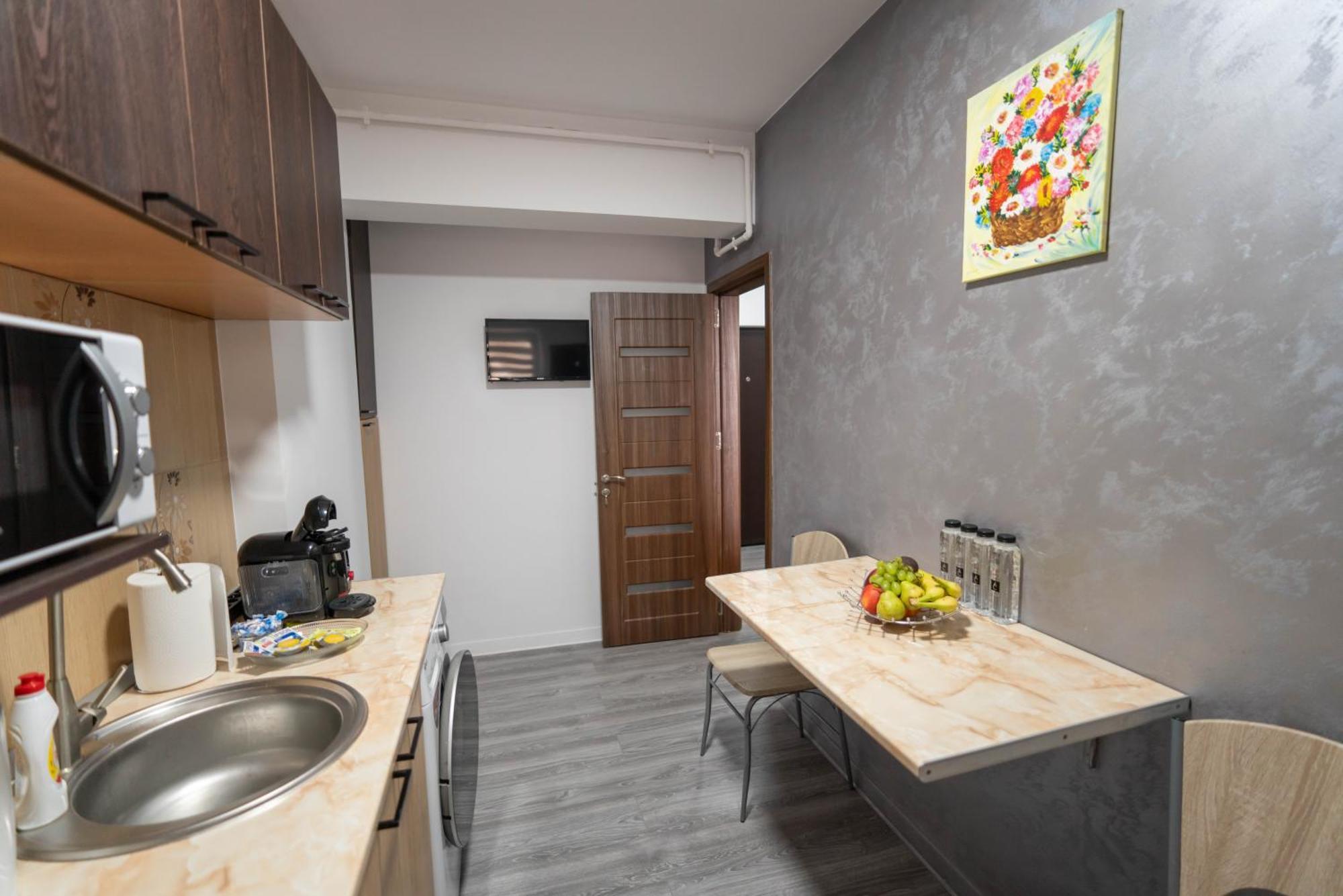 Hotel Studio Titan Bukares Bagian luar foto