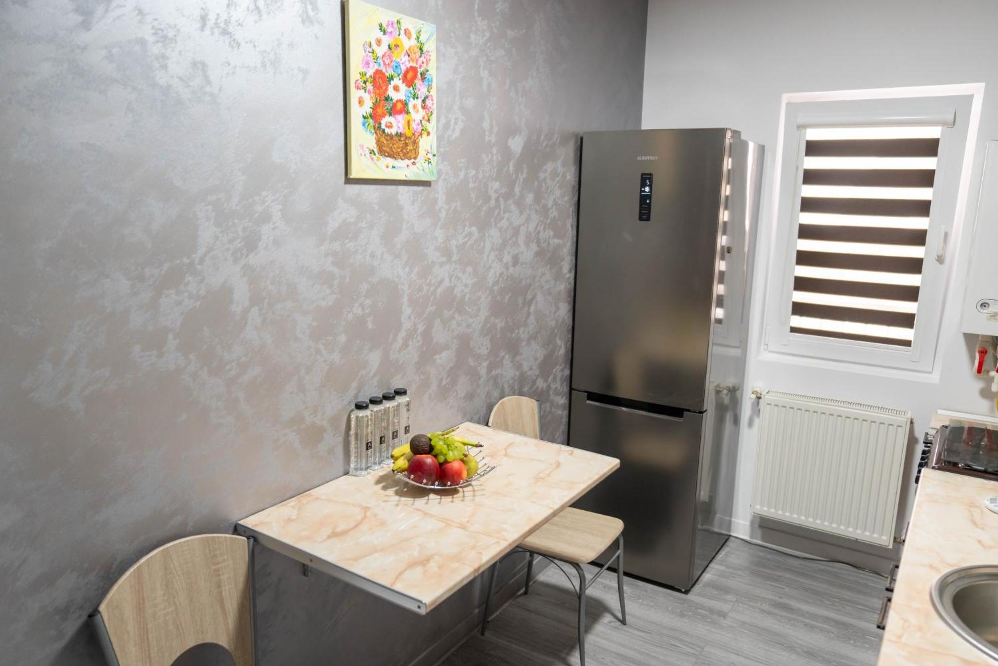 Hotel Studio Titan Bukares Bagian luar foto
