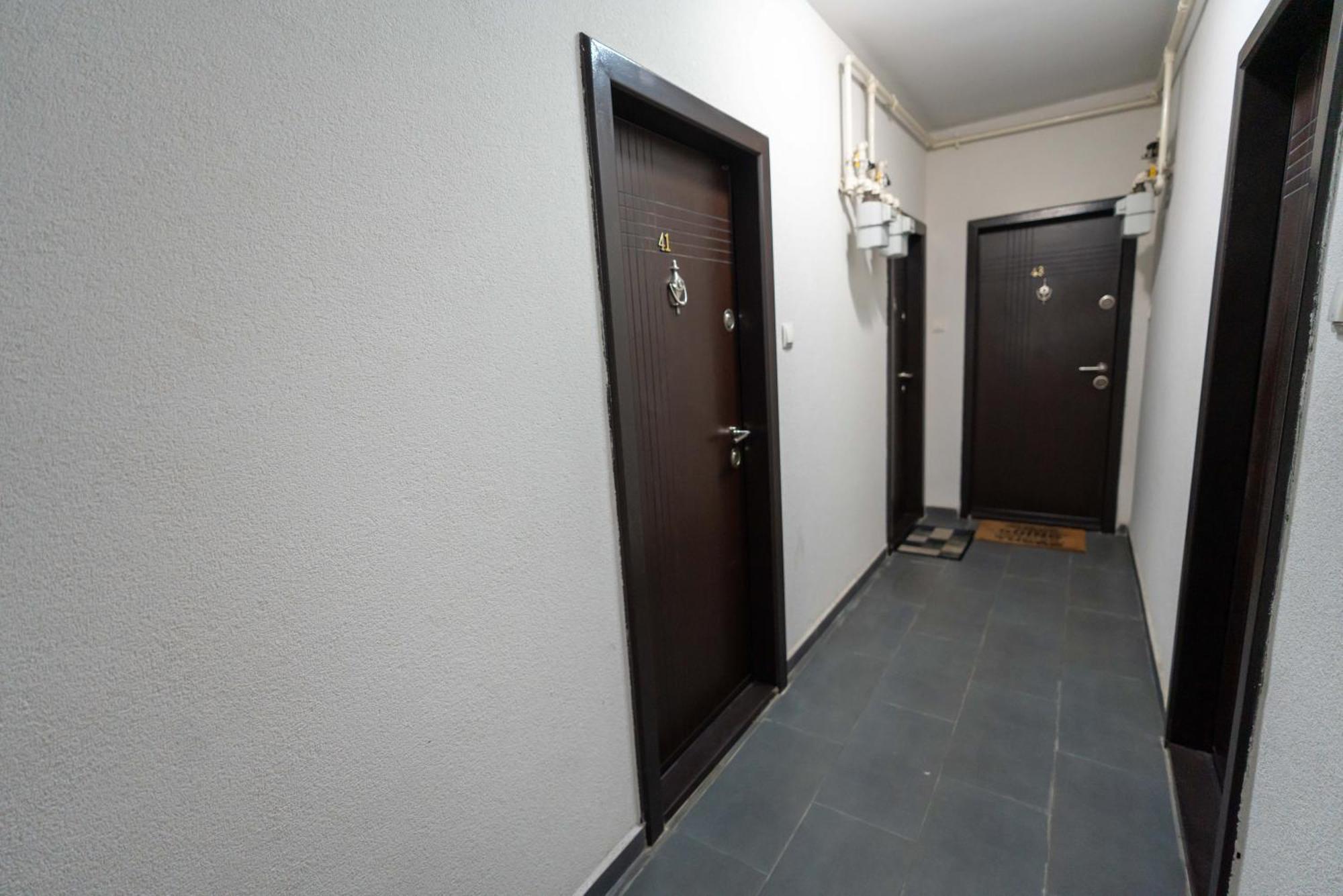 Hotel Studio Titan Bukares Bagian luar foto