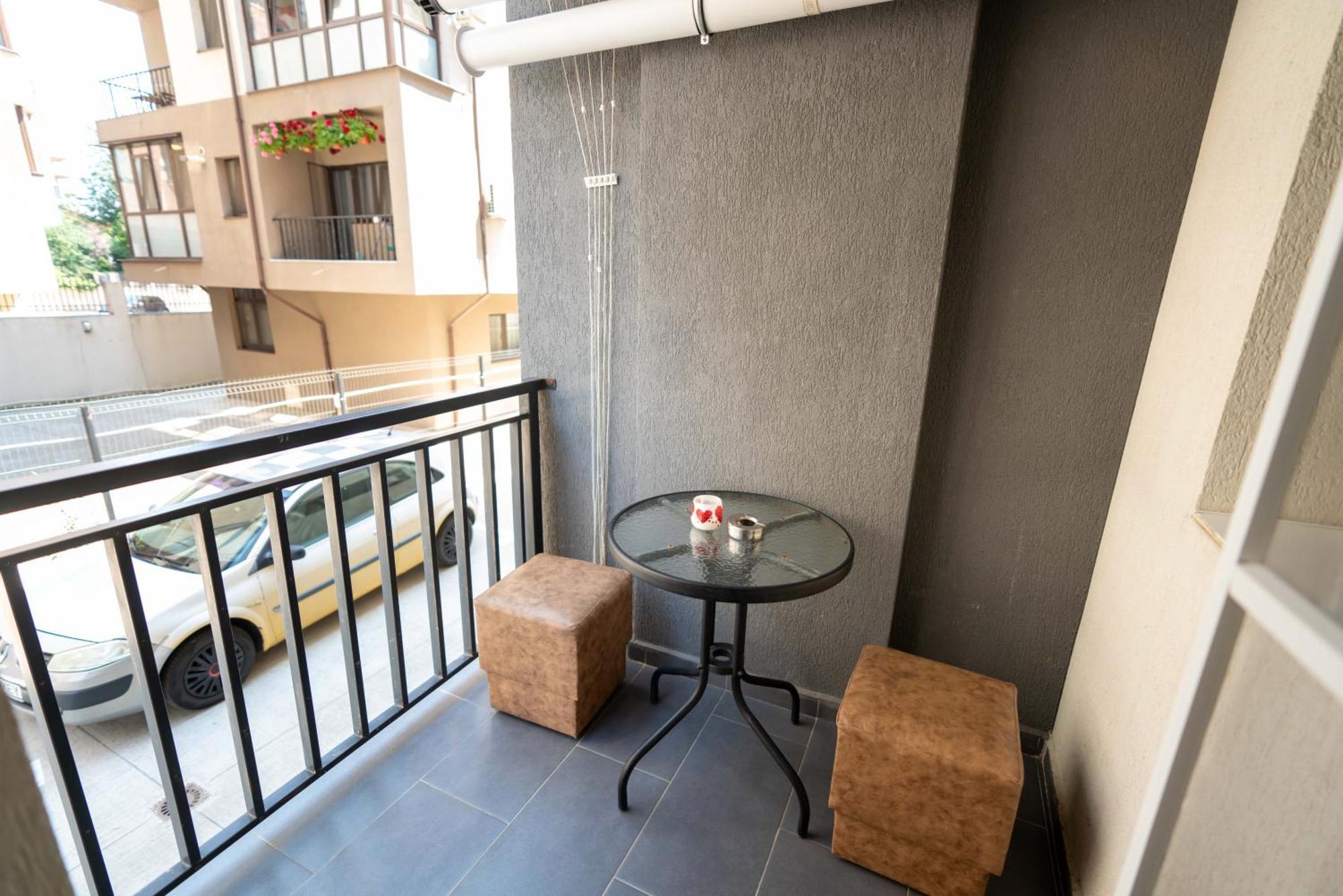 Hotel Studio Titan Bukares Bagian luar foto